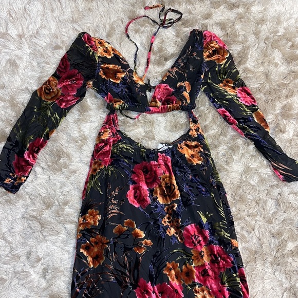 Cut Out Flocked Velvet Dress in Black Multi - Picture 8 of 11